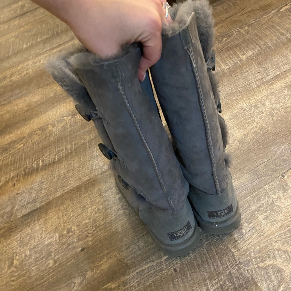 UGG BOOTS GREY